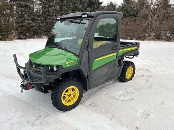 Image of John Deere XUV 835M Primary image