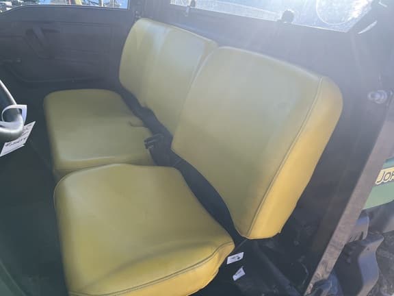 Image of John Deere XUV 835M equipment image 2