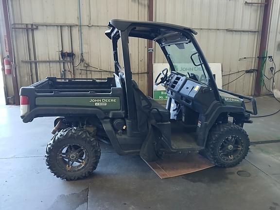 Image of John Deere XUV 835M equipment image 1