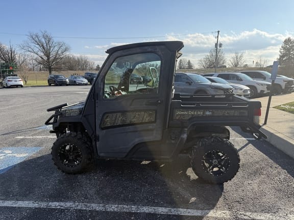2020 John Deere XUV 835M Equipment Image0