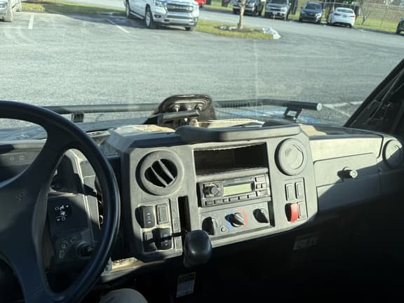 Image of John Deere XUV 835M equipment image 4