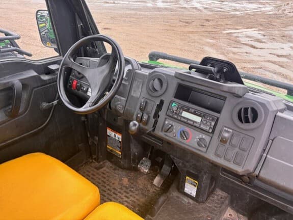 Image of John Deere XUV 835M equipment image 4