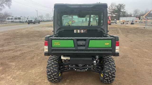 Image of John Deere XUV 835M equipment image 2