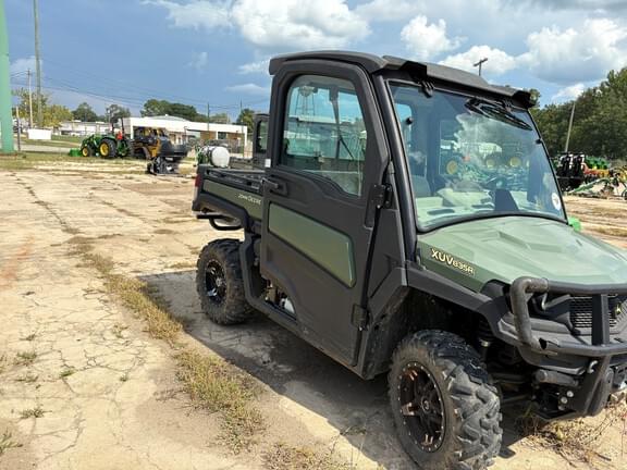 Image of John Deere XUV 835R equipment image 1