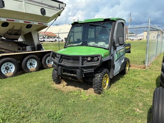 Image of John Deere XUV 835R equipment image 1