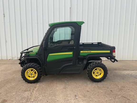 2020 John Deere XUV 835R Equipment Image0