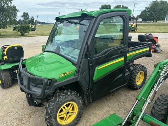 2020 John Deere XUV 835R Equipment Image0