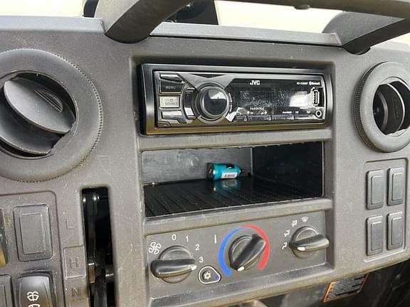Image of John Deere XUV 865M equipment image 2
