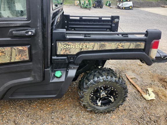 Image of John Deere XUV 865R equipment image 2