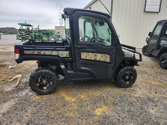 2020 John Deere XUV 865R Equipment Image0