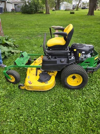 Image of John Deere Z335E equipment image 1