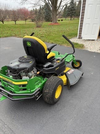 Image of John Deere Z335E equipment image 4