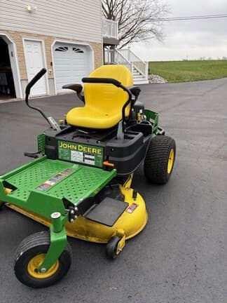 Image of John Deere Z335E equipment image 1