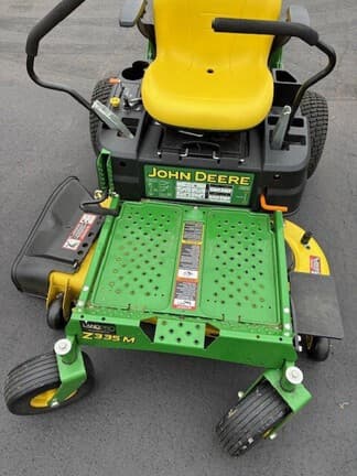 Image of John Deere Z335E equipment image 2