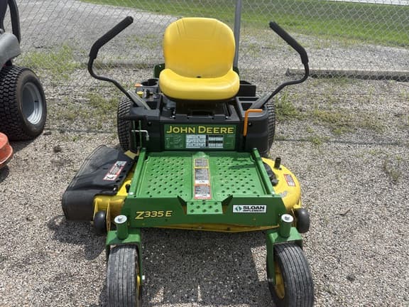 Image of John Deere Z335E equipment image 1