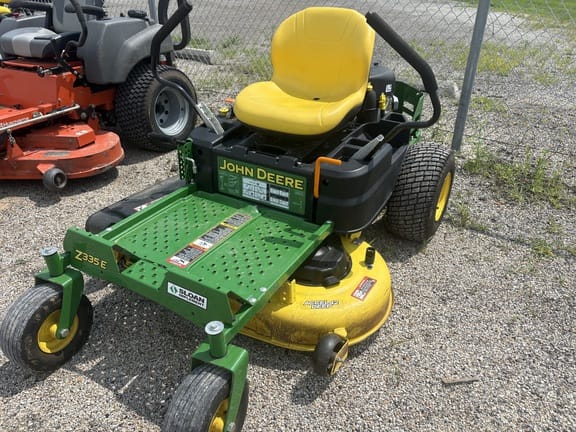 2020 John Deere Z335E Equipment Image0
