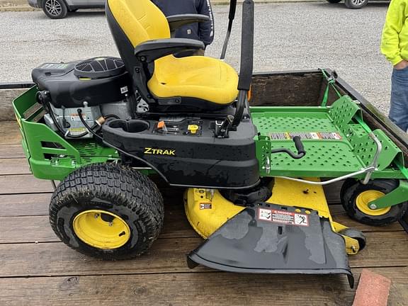 Image of John Deere Z335M equipment image 3