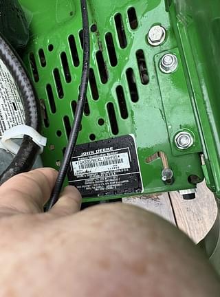 Image of John Deere Z335M equipment image 4