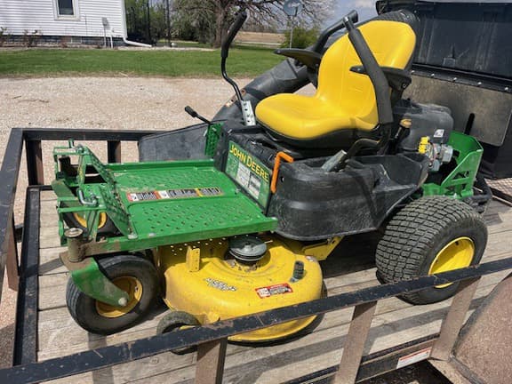 Image of John Deere Z335M equipment image 1