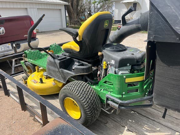 Image of John Deere Z335M equipment image 3