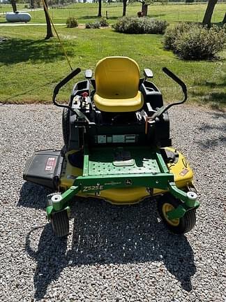 Image of John Deere Z525E equipment image 1