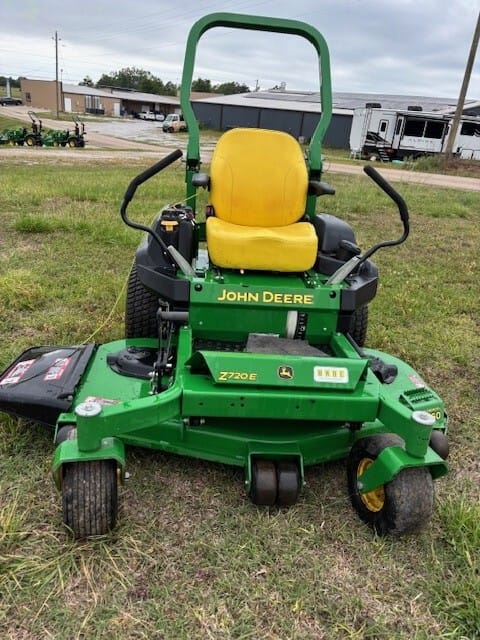 2020 John Deere Z720E Equipment Image0