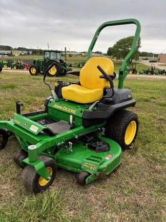 Image of John Deere Z720E equipment image 1
