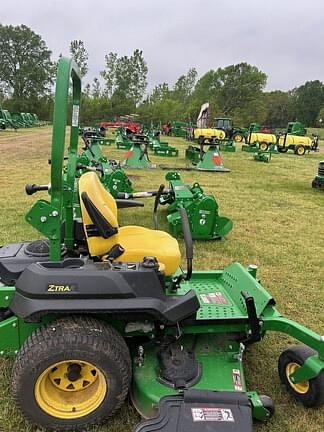 Image of John Deere Z720E equipment image 2