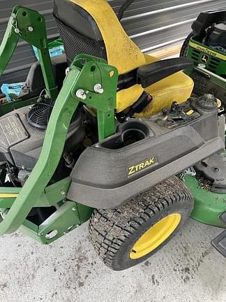 Image of John Deere Z720E Image 1