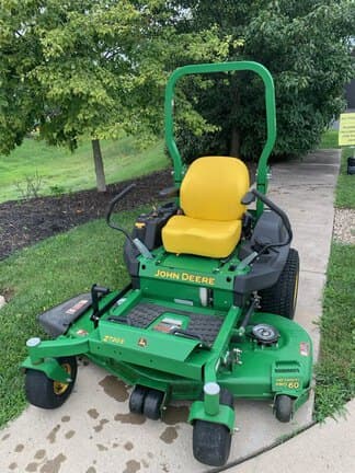 Image of John Deere Z720E equipment image 2