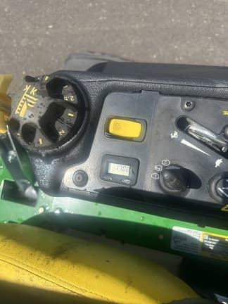 Image of John Deere Z720E equipment image 4