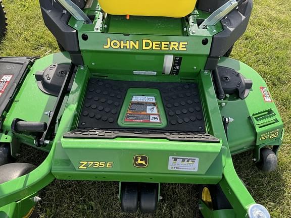 Image of John Deere Z735E equipment image 4