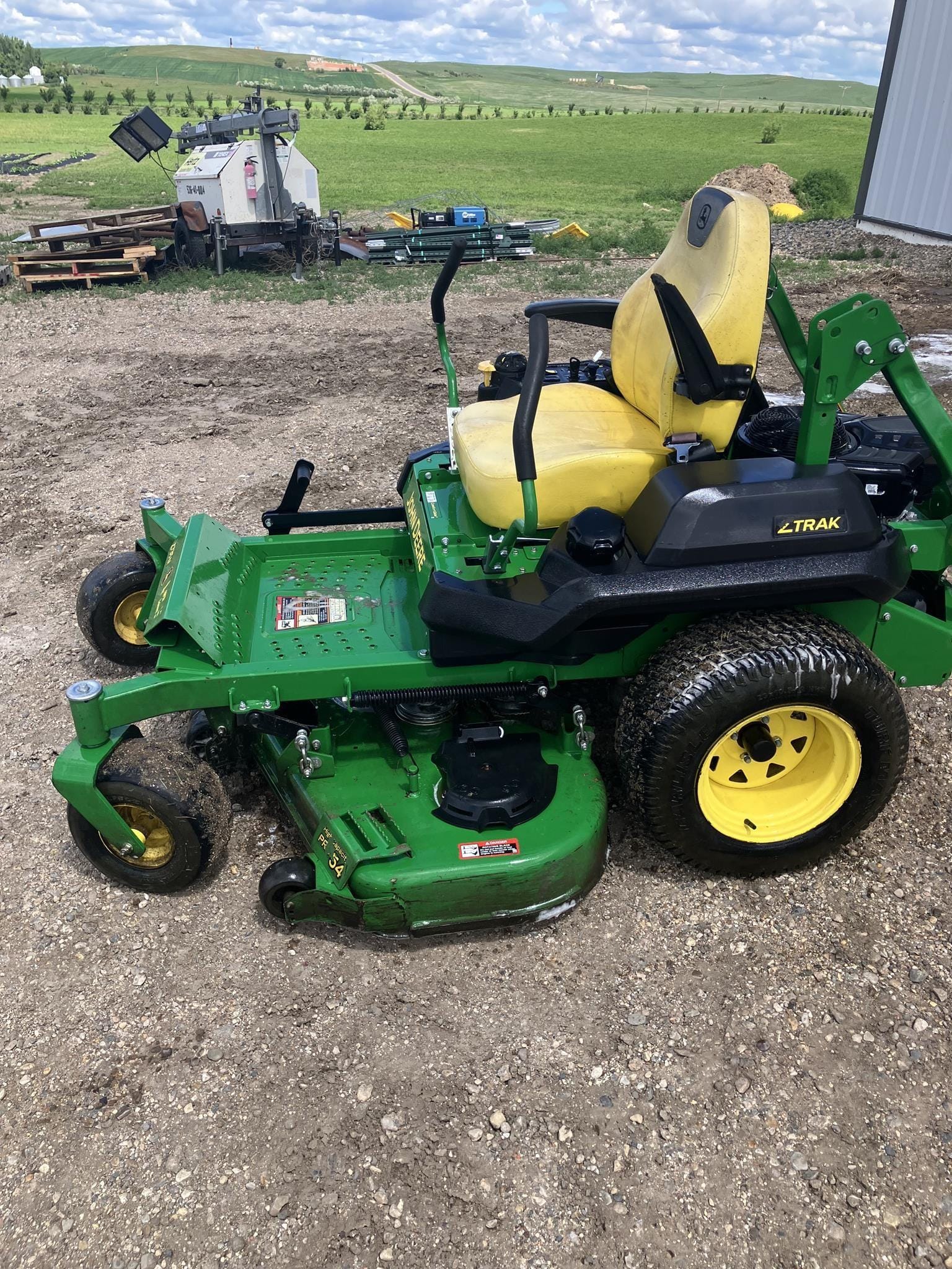 2020 John Deere Z735M Equipment Image0