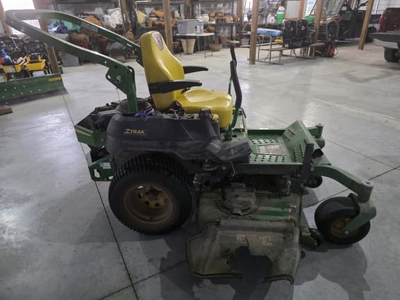 Image of John Deere Z735M equipment image 4