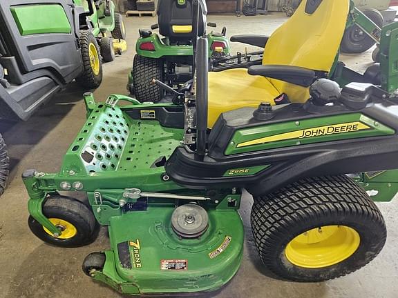 Image of John Deere Z915E equipment image 1