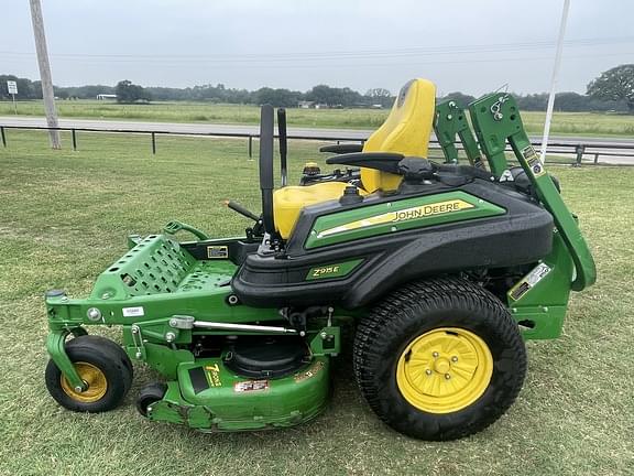 Image of John Deere Z915E equipment image 1