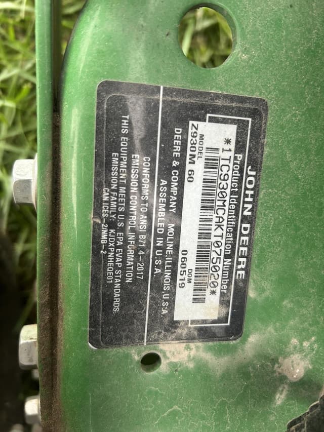 Image of John Deere Z930M equipment image 1