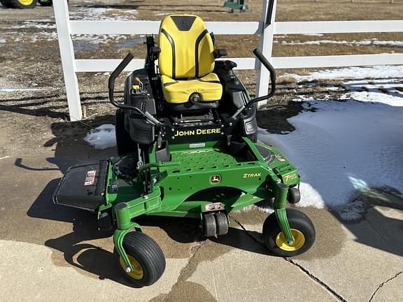 Image of John Deere Z930M equipment image 1