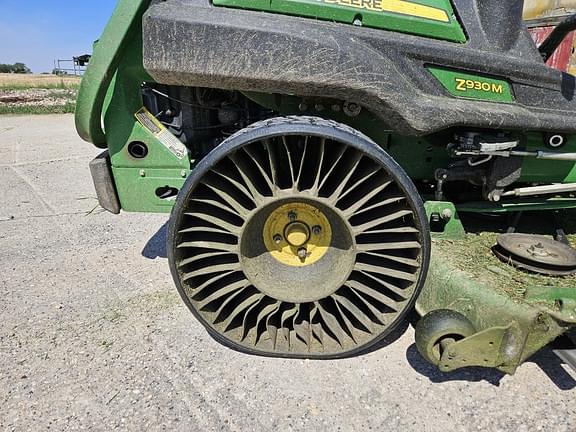 Image of John Deere Z930M equipment image 4