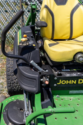 Image of John Deere Z930M equipment image 4
