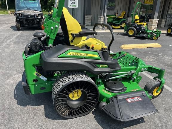 Image of John Deere Z930M equipment image 3