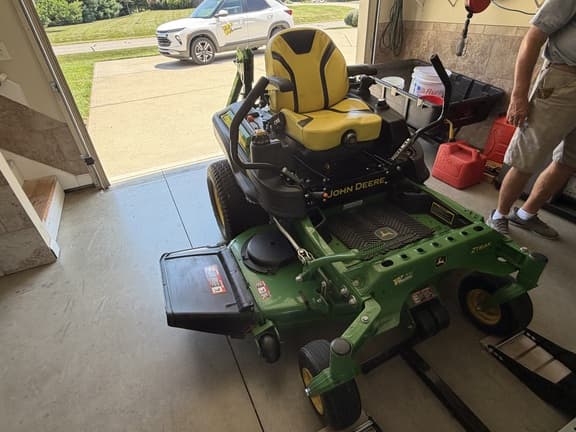 Image of John Deere Z930M equipment image 3