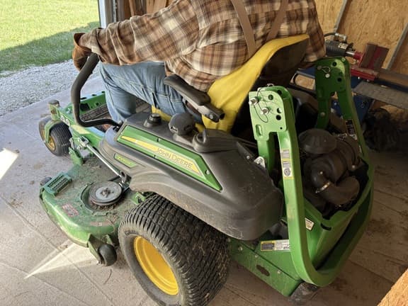 Image of John Deere Z930M equipment image 4