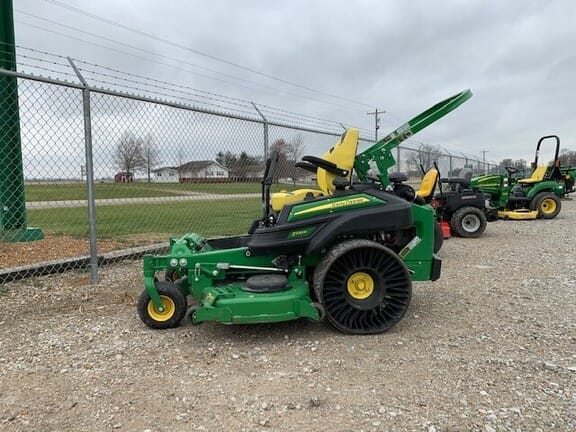 Main image John Deere Z930R