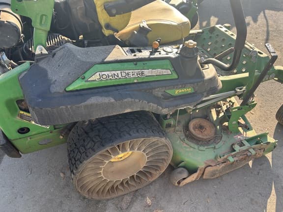Image of John Deere Z945M equipment image 2