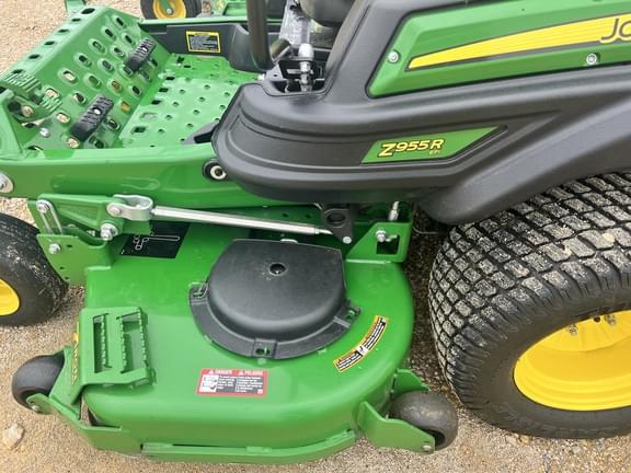 Image of John Deere Z955R equipment image 4