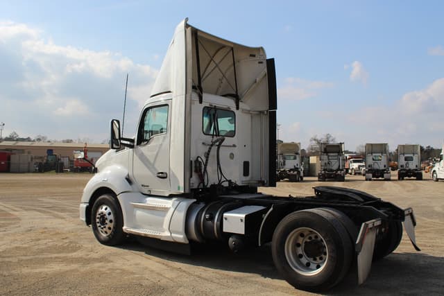 Image of Kenworth T680 equipment image 3