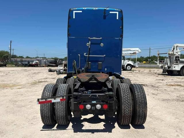 Image of Kenworth T680 equipment image 4