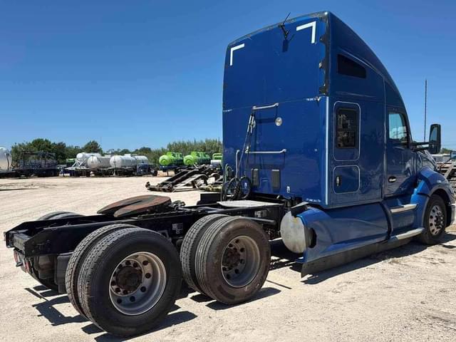 Image of Kenworth T680 equipment image 3