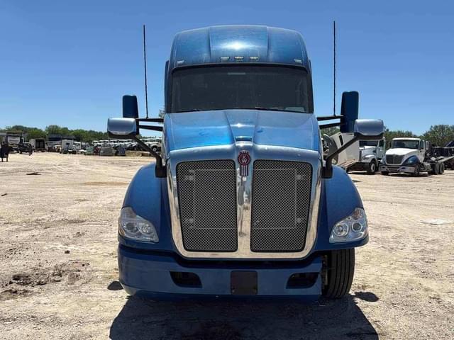 Image of Kenworth T680 equipment image 1